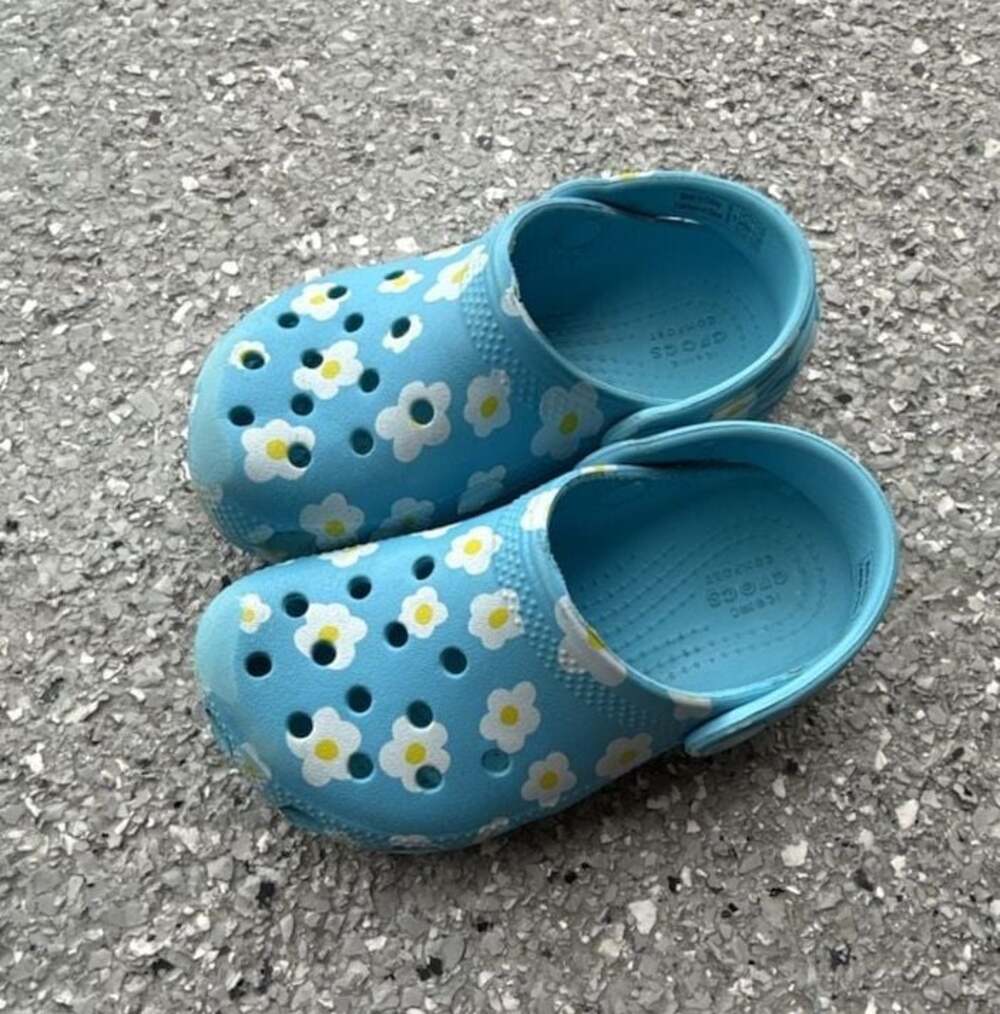 Crocs Classic Clog Floral Daisy Print Light Blue Size 9